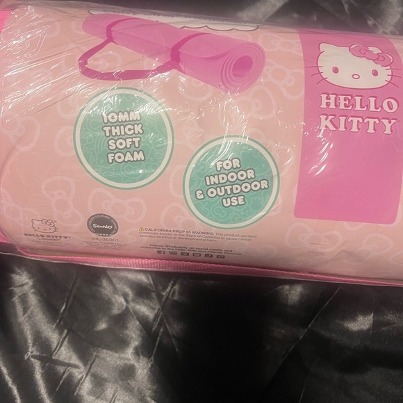 HELLO KITTY exercise mat , NWT - Picture 3 of 8
